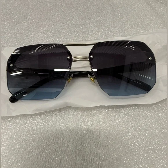 NWOT Modern Black/Blue and Silver Sunglasses - Picture 2 of 7